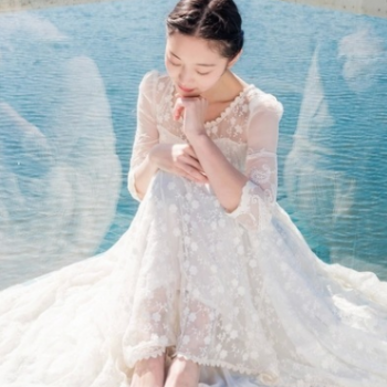 白色钩花镂空蕾丝刺绣连衣裙夏 复古文艺超大摆女神沙滩度假长裙