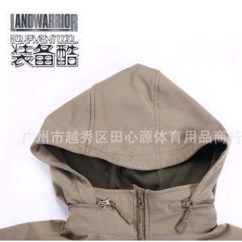 厂家直销 冲锋衣 立领薄款鲨鱼皮 不带抓绒图1
