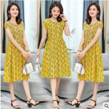 夏天连衣裙2019年新款碎花复古红色海边度假季中年女妈妈气质裙子图1