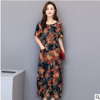 夏天连衣裙2019年新款流行中老年女装夏装季妈妈气质过膝大码裙子图1