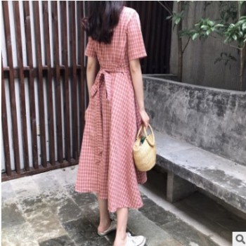 2019夏季可爱V领格子短袖连衣裙长裙学生女图1
