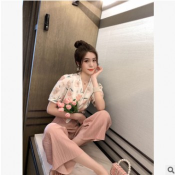 夏2019新款露脐印花v领衬衫套装女百褶雪纺阔腿裤气质御姐两件套