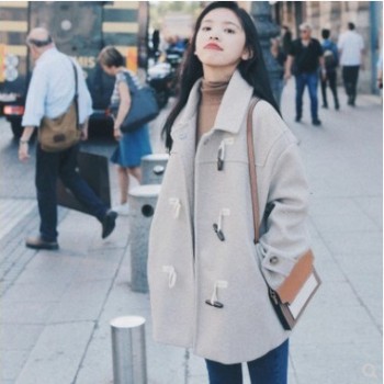 毛呢外套女2018新款短款小个子宽松学生加厚牛角扣森系呢子大衣潮图1