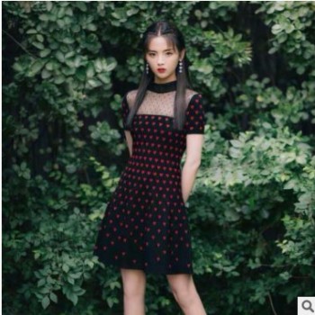 心动的信号杨超越同款蕾丝网纱拼接爱心针织连衣裙女收腰显瘦气质