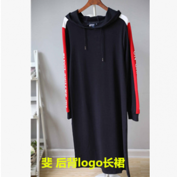 斐@推荐！后背大logo印花 袖子拼色连帽休闲长裙 081406图1