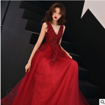敬酒服新娘2020新款酒红色订婚衣服结婚晚礼服性感V领大气显瘦女图1