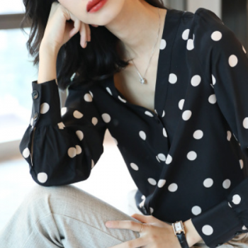 真丝波点衬衫女2019春季新款长袖V领衬衣宽松百搭桑蚕丝上衣S0926图1