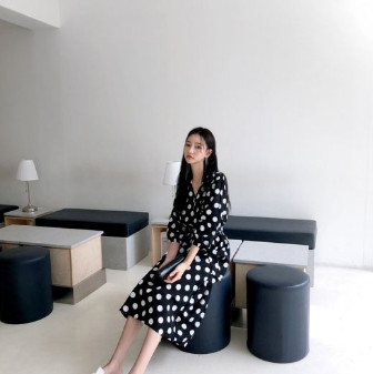 品牌折扣兰梦萱棉麻女装剪标专柜货源图1