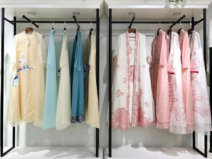 晒谷场 棉麻时尚真丝连衣裙 广州品牌折扣女装批发 库存女装批发
