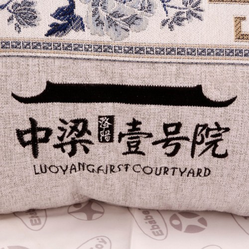 壹号院汽车靠枕定制 购车礼物抱枕批发 汽车垫沙发垫做logo 亚麻面料抱枕定做图3