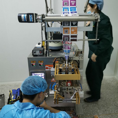 纽扣自动计数包装机 五金螺丝胶塞包装机 背封小袋包装机图1