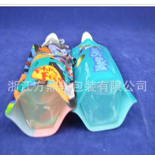 【自主研发】创意水壶、纽扣折叠水袋、浙江义乌市场水袋
