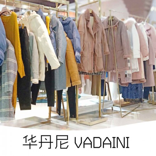 品牌女装华丹尼折扣冬装时尚羽绒服专柜尾货​图4
