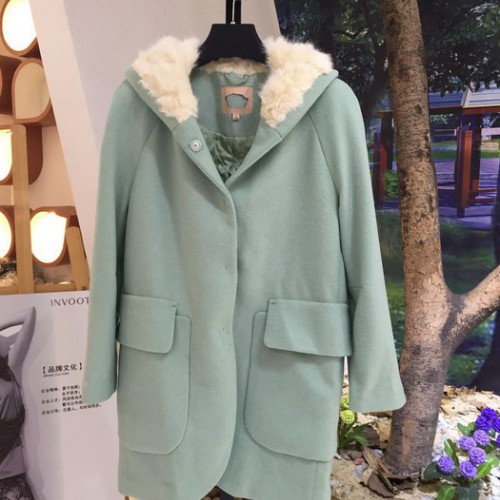 知名女装简约风情品牌折扣批发 冬装呢料连衣裙羽绒服库存尾货批发图4