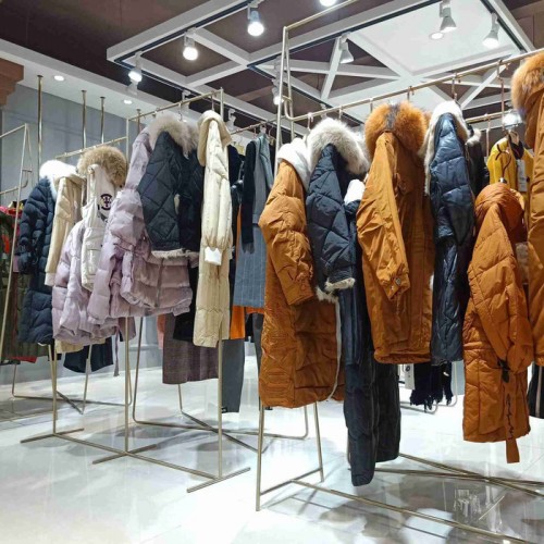 尾货货源批发女装折扣歌瑞丝芬羽绒服特价图1