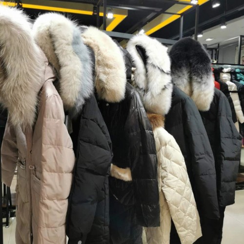 杭州大毛领时尚品牌羽绒服体姿魅尔女装折扣尾货批发图6