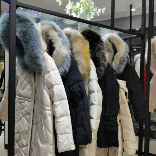 杭州大毛领时尚品牌羽绒服体姿魅尔女装折扣尾货批发图5