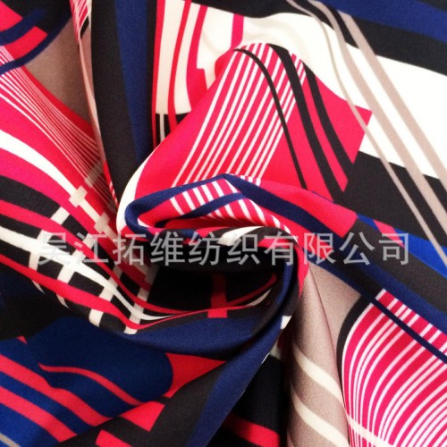 新款几何线条羽绒服棉衣风衣棉感面料仿记忆图1