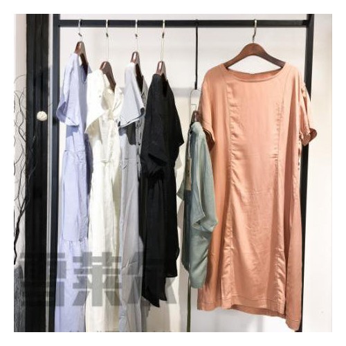味之道2018新款羽绒服时尚品牌女装折扣广州雪莱尔一手货源图2