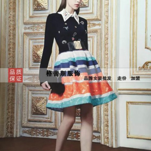 纳纹**2015秋冬款女装女式羽绒服图2