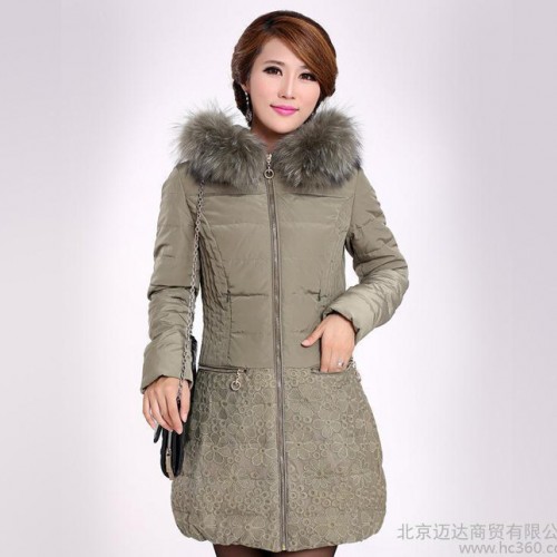 2013冬装新款羽绒服女中长款 超大貉子毛领蕾丝下摆拼接图2
