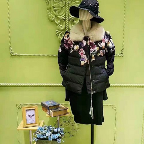 武汉惠品高端一线品牌哥芙妮羽绒服库存尾货女装批发图2