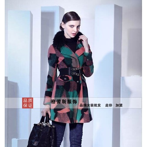 供应品牌女装深圳慕之淇女式羽绒服/风衣/大衣折扣低价批发/厂家一手原单图6
