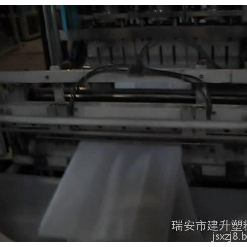 2015新款无纺布马甲袋制袋机图3