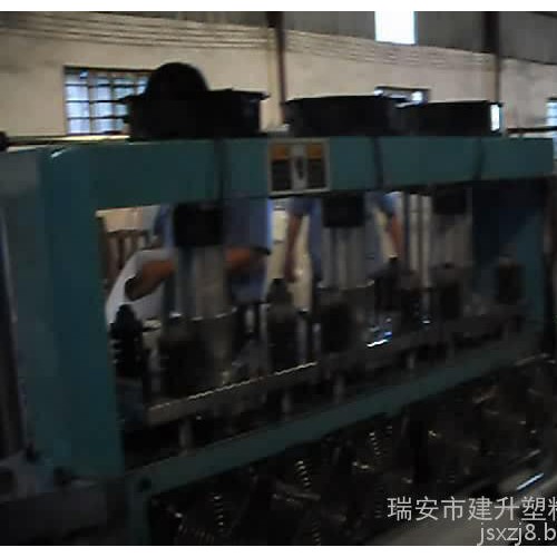 2015新款无纺布马甲袋制袋机图1