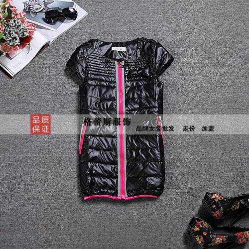 厂家供应品牌女装批发雨腾、帛珂、永菲儿羽绒马甲背心、棉马甲图2