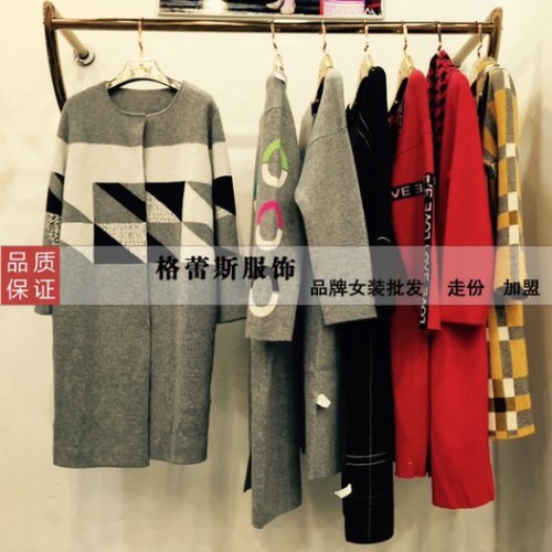 2015年时尚新款高端貂绒折扣/广西品牌女装批发/低价女装女式风衣/大衣图6