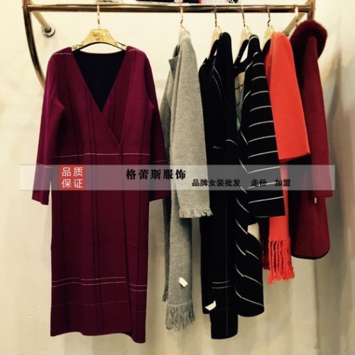 2015年时尚新款高端貂绒折扣/广西品牌女装批发/低价女装女式风衣/大衣图5