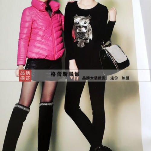 女式风衣/大衣供应品牌女装折扣鸢娜尔呢子大衣折扣批发 广西女装批发市场图8