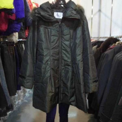 供应时尚品牌知名成熟女装席妮斯真毛领女式风衣/大衣清货折扣批发图5