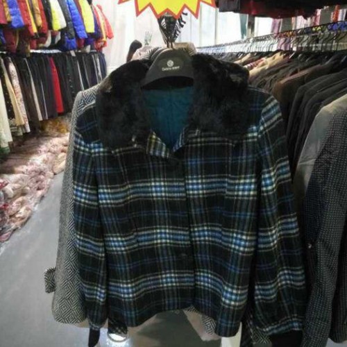 供应时尚品牌知名成熟女装席妮斯真毛领女式风衣/大衣清货折扣批发图6