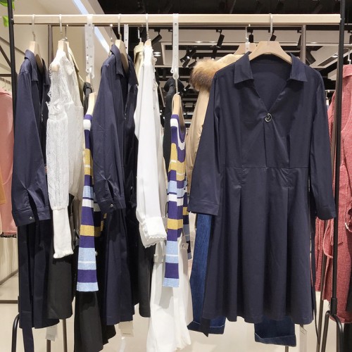 大码女装2019秋女装迪笛欧专柜风衣外套 直播货源批发 品牌折扣女装批发图5