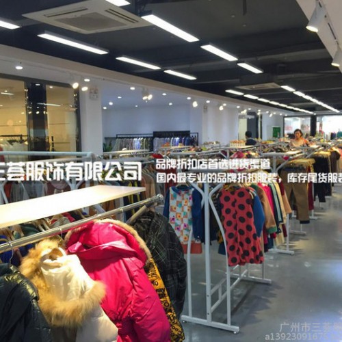 品牌女装折扣批发 大码风衣欧美 欧洲站新款风衣库存尾货批发图2