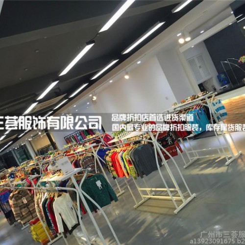 品牌女装折扣批发 大码风衣欧美 欧洲站新款风衣库存尾货批发图4