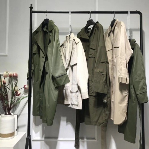 广州高品质品牌女装风衣批发图6