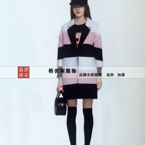 2015年洛呗一新款秋冬装女式风衣/大衣图2