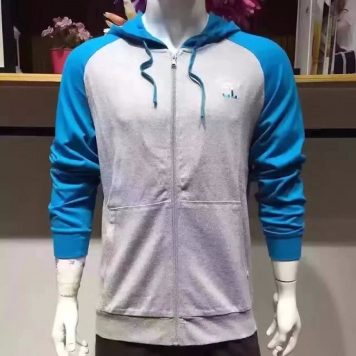 运动品牌尾货批发,专卖店衣服断码清货风衣外套图3