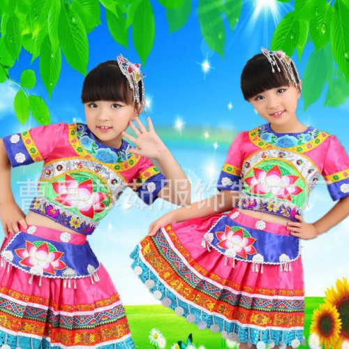 新款压折版少数民族服装云南苗族彝族服饰儿童演出服装女童舞蹈服图3