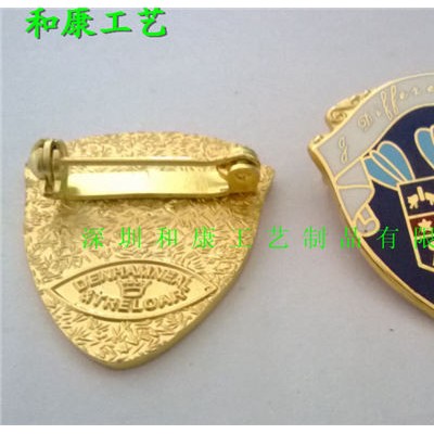 供应深圳和康工艺品钥匙扣徽章，帽徽，领带夹，肩章，袖扣，