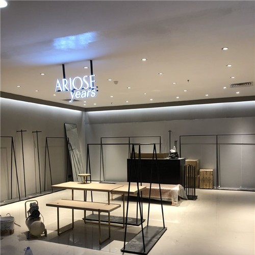 龙泰 不锈钢展柜不锈钢服装展示架设计定制厂家图2