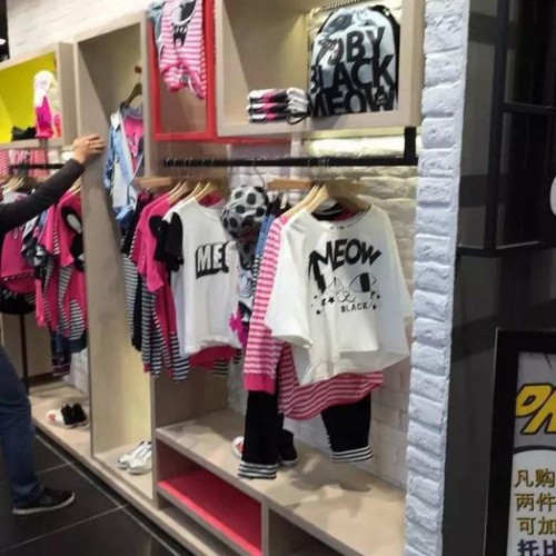 深圳服装店面货架设计制作-服装陈列道具图3