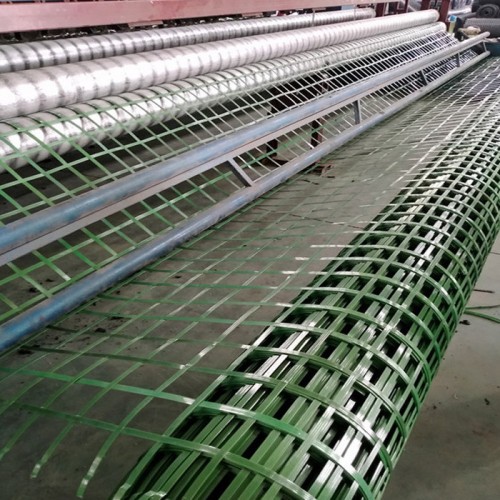 山东厂家现货双向经编涤纶土工格栅 修路用路基加筋PET涤纶格栅可定制型号图3