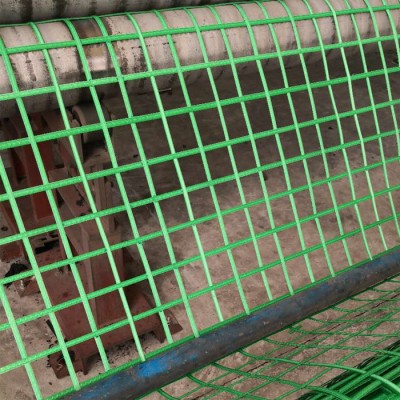 山东厂家现货双向经编涤纶土工格栅 修路用路基加筋PET涤纶格栅可定制型号