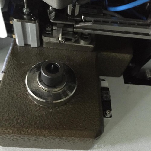 立高牌全自动通用型钉扣机  优化设计防卡扣不打手 服装四合扣全自动打扣机 打扣质量高图4