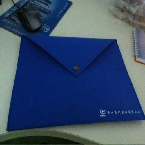供应彩色软身戟绒布 涤纶毛毡布 针刺无纺布 毛毡手袋包 激光切割工艺品图7