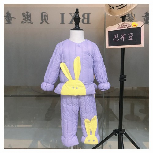 广州石井童装尾货批发市场，巴布豆羽绒服折扣走份批发。广州贝熙童装有限公司，专营国内一二线品牌童装尾货。图2